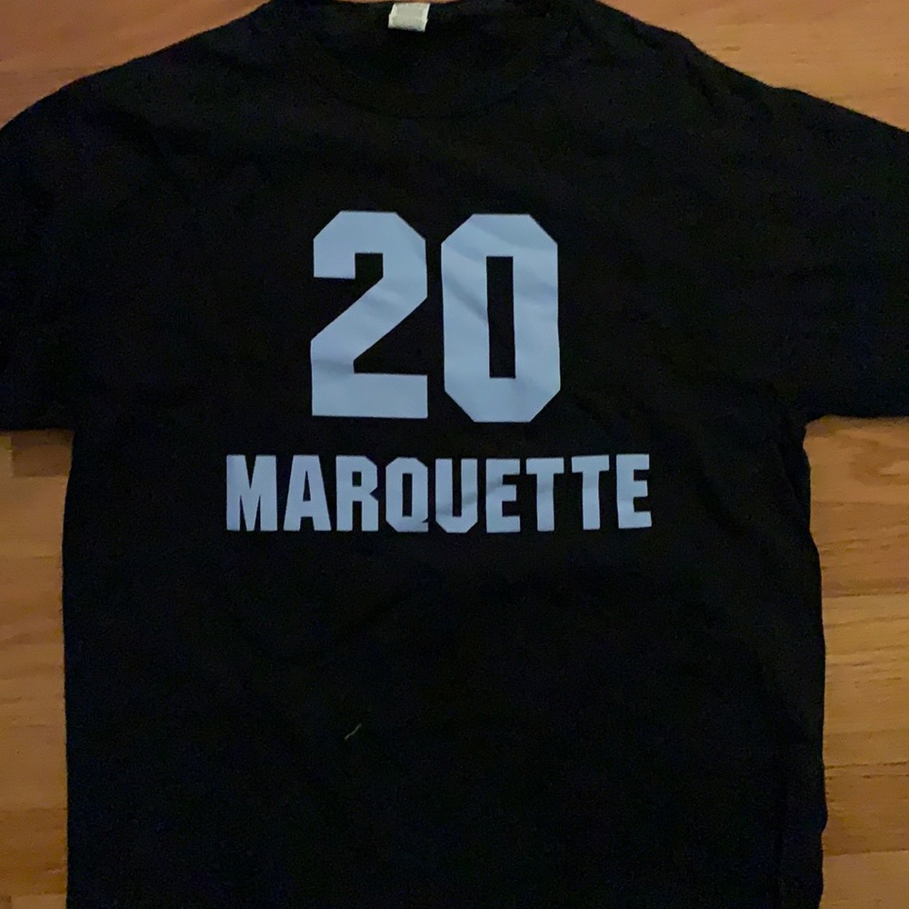 Marquette T-shirt large